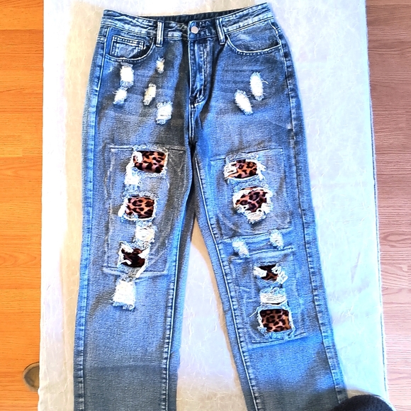 New in package, Leopard Print Destroyed Patch Jeans - Picture 1 of 11